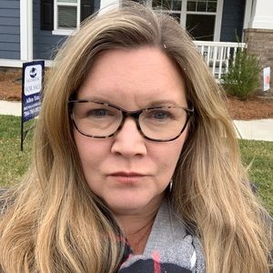 Meet your Posher, Jennifer